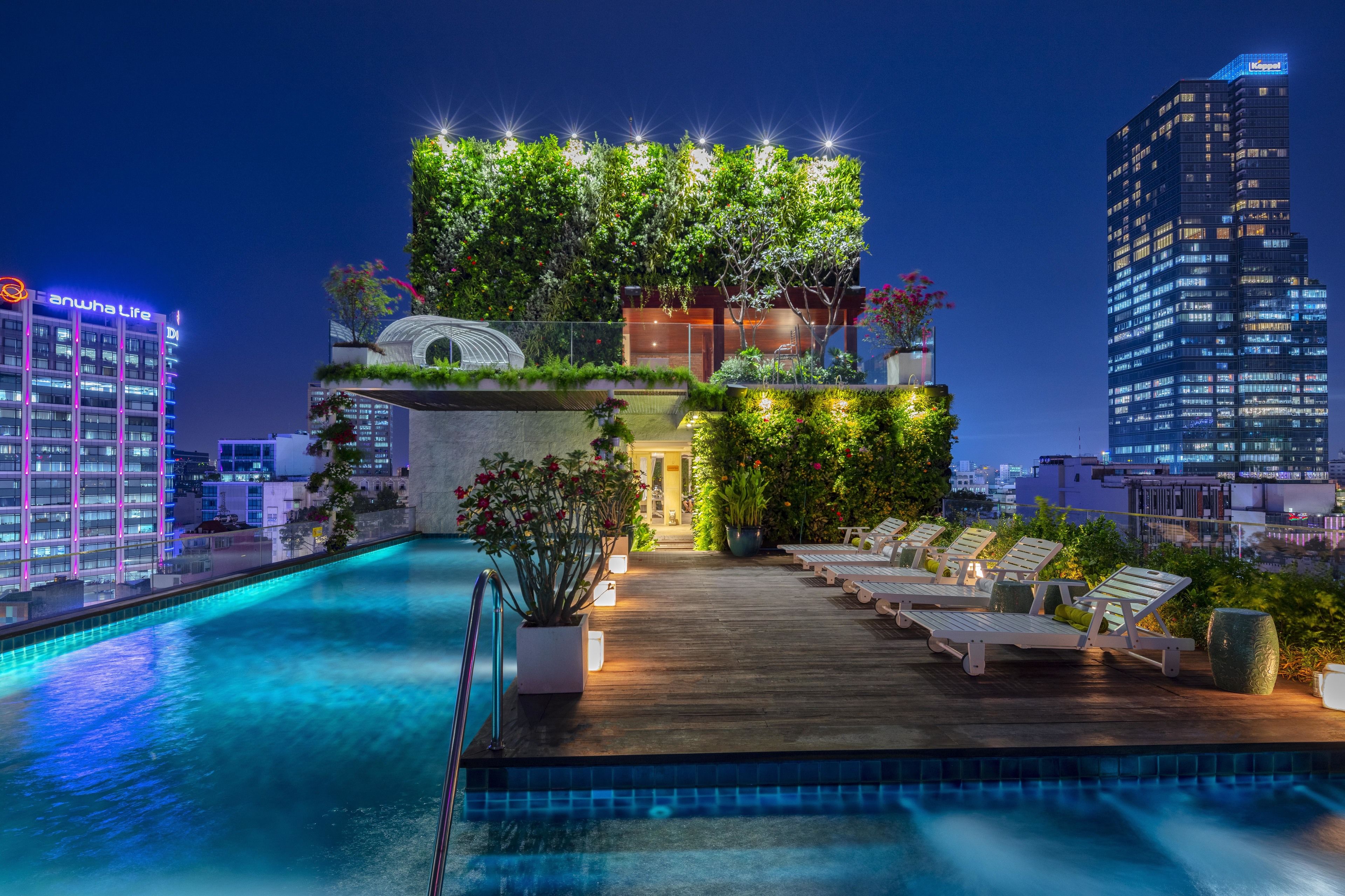 outdoor pool, open 6:00 am to 11:00 pm, pool umbrellas, pool loungers