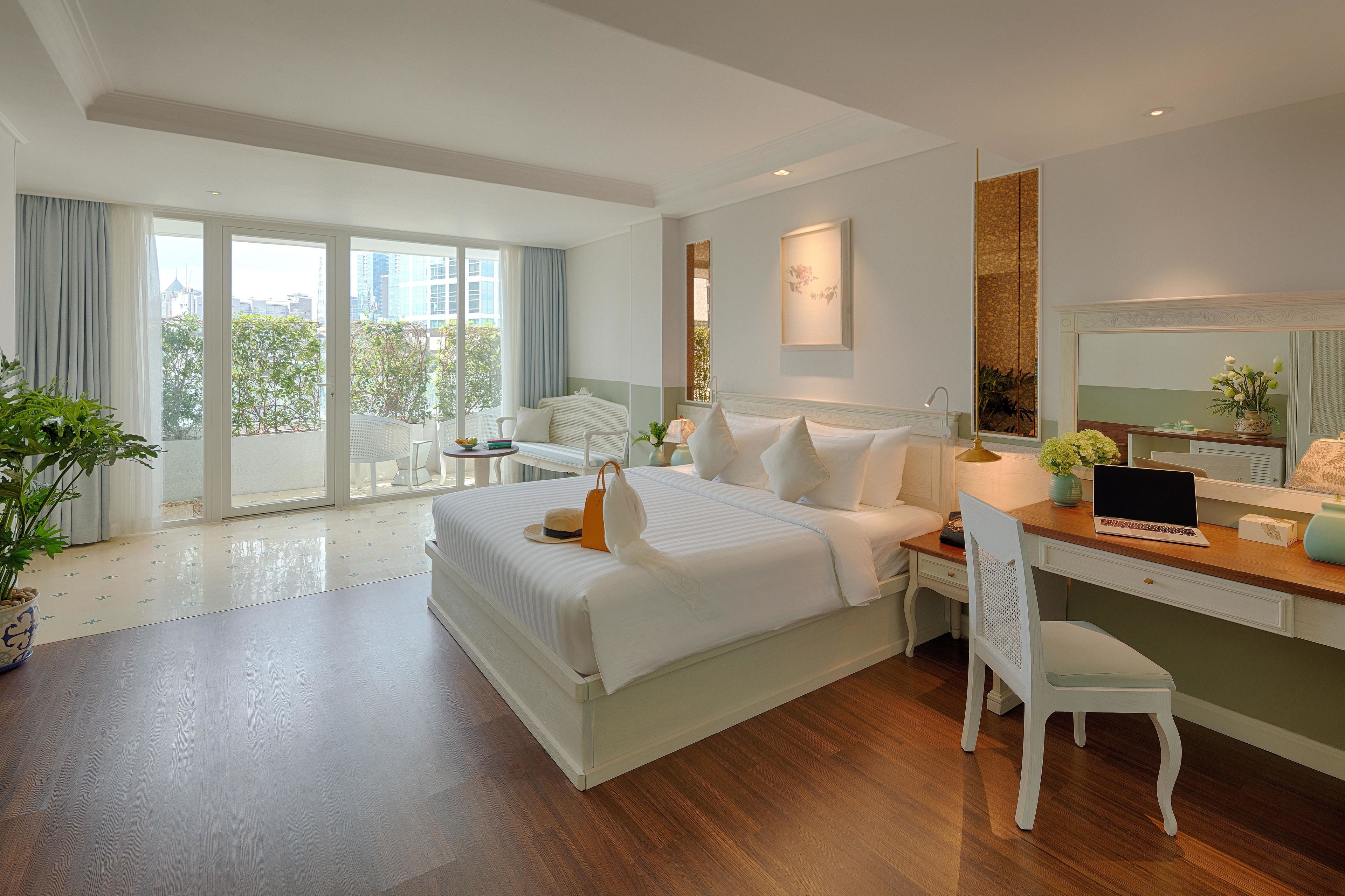 スイート バルコニー (King) | ミニバー、セーフティボックス (室内)、デスク、遮光カーテン