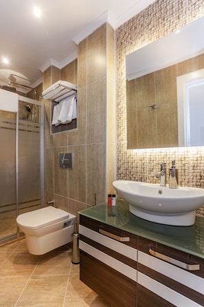 Standard Double or Twin Room | Bathroom | Shower, free toiletries, hair dryer, slippers - Hotel Puya (Kas)