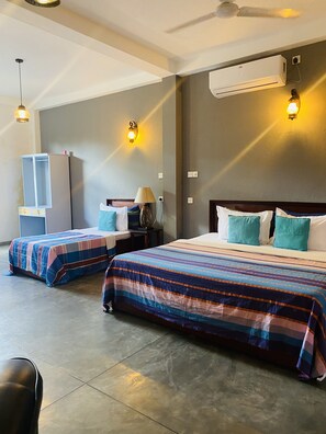 Standard Triple Room | Bed sheets - Hotel Vibration (Hikkaduwa)