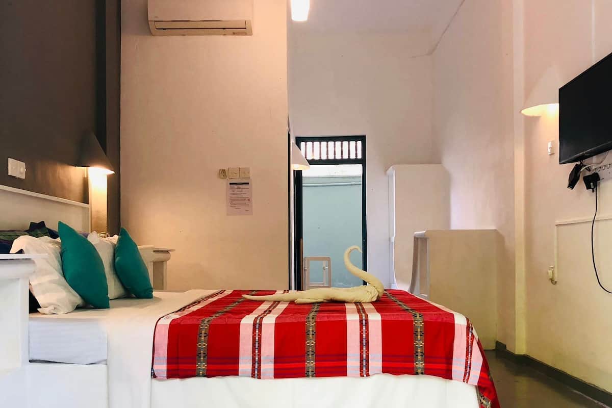 Budget Room | Bed sheets