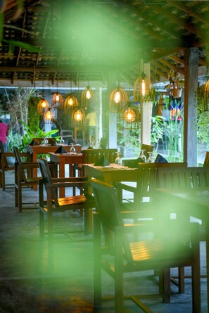 Nightclub - Hotel Vibration (Hikkaduwa)