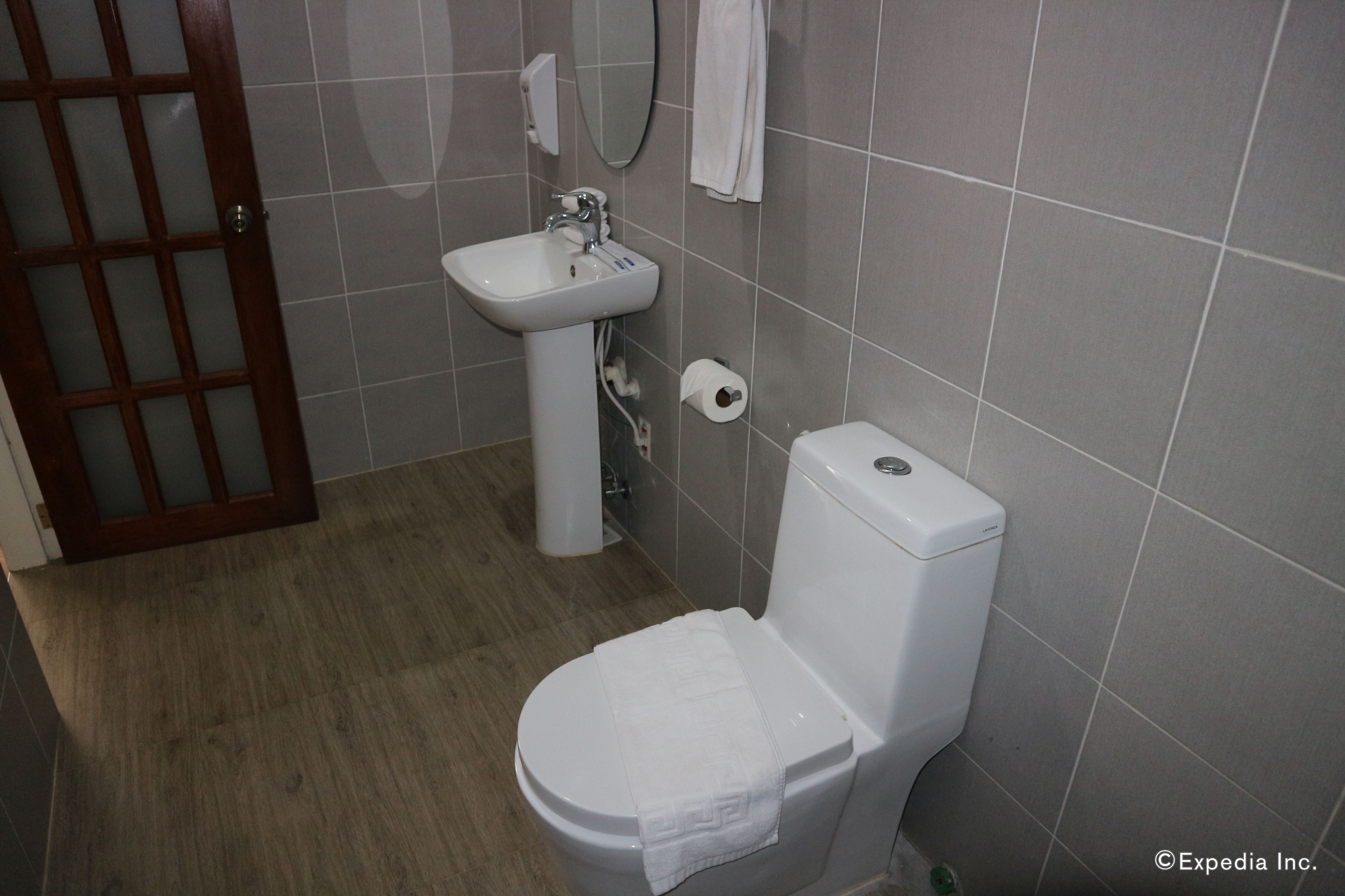 family room | bathroom | shower, rainfall showerhead, free toiletries, hair dryer