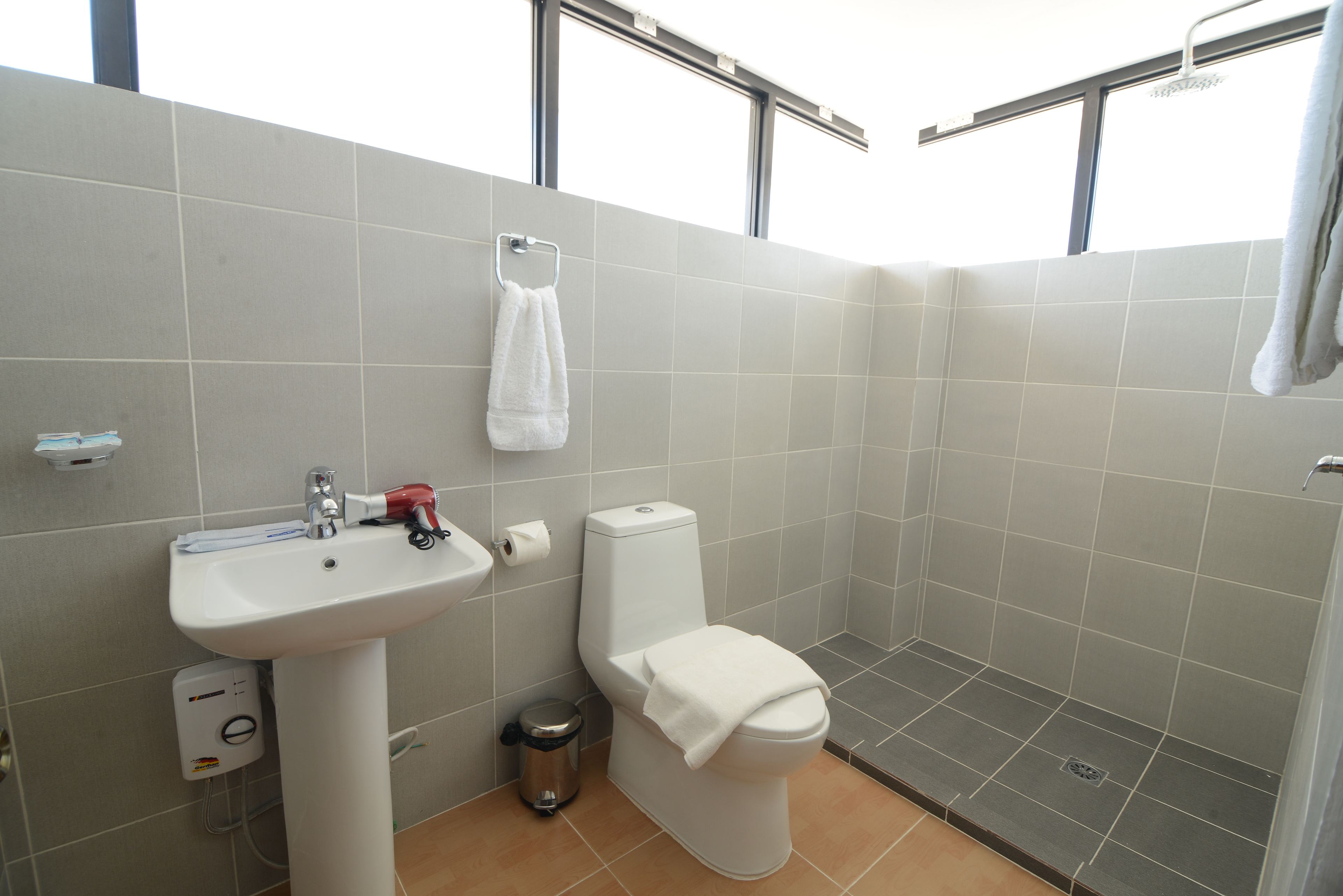 shower, rainfall showerhead, free toiletries, hair dryer