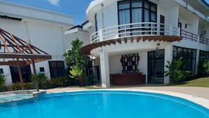 A modern two-story house with a swimming pool in front. - Discover Boracay Hotel and Spa (Kalibo)