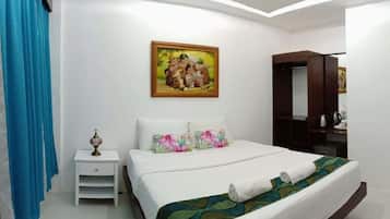 Deluxe Double Room | Minibar, individually furnished, desk, laptop workspace