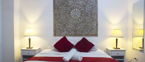 Deluxe Double Room | 1 bedroom, minibar, individually furnished, desk