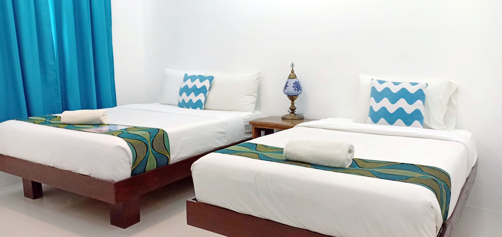 family room | 1 bedroom, minibar, individually furnished, desk