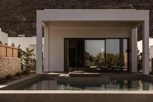 Design Studio Suite, 1 Double Bed, Poolside | Minibar, in-room safe, desk, soundproofing