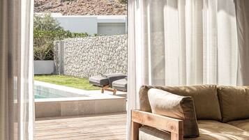 Executive Studio Suite, Private Pool | Minibar, in-room safe, desk, soundproofing