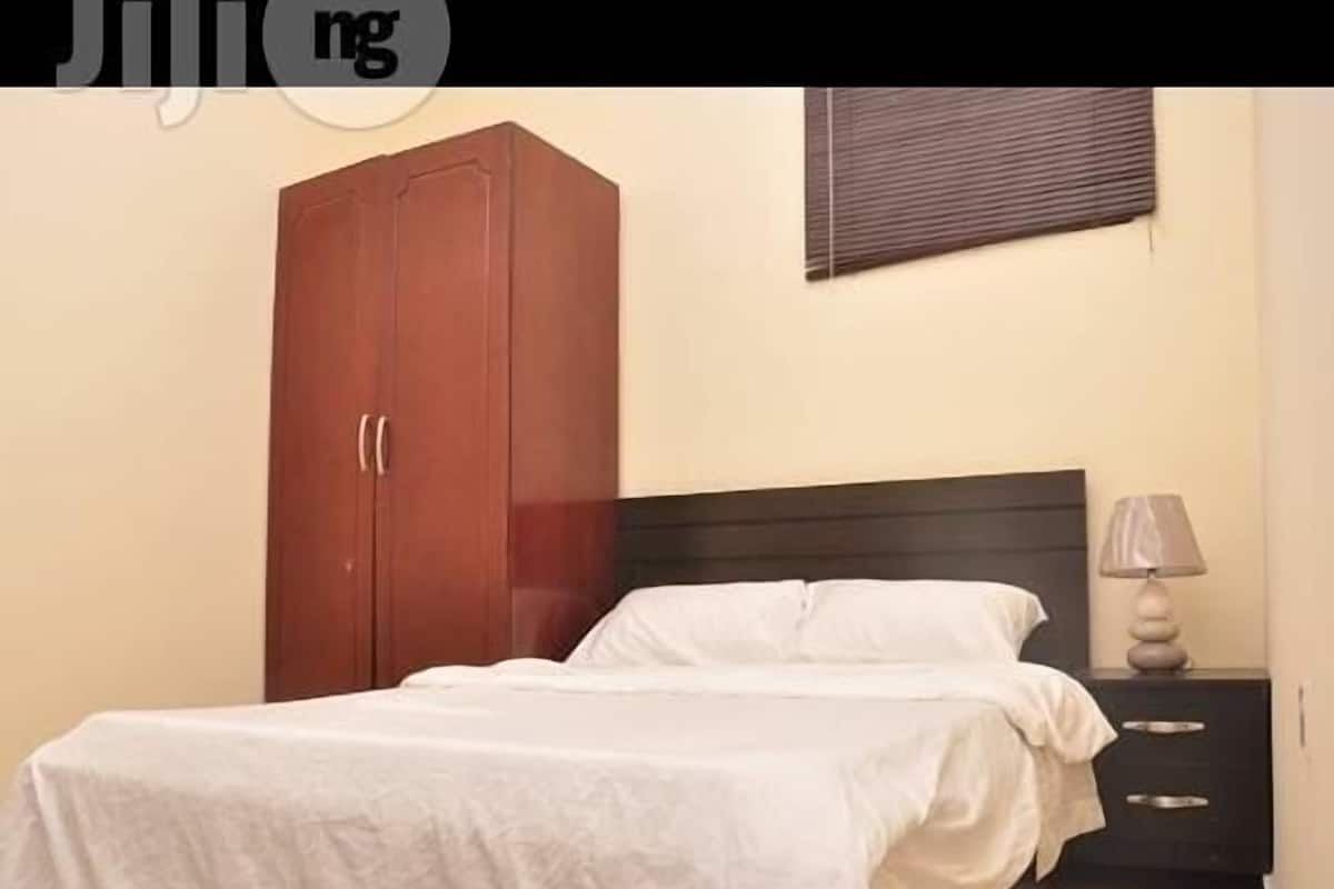Suíte executiva, 3 quartos, vista para a piscina | 1 quarto, ferros/tábuas de passar roupa, Wi-Fi de cortesia