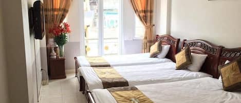 1 bedroom, hypo-allergenic bedding, minibar, in-room safe