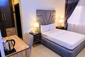Standard Room | Egyptian cotton sheets, premium bedding, desk, laptop workspace - Aries Suites (Lagos)