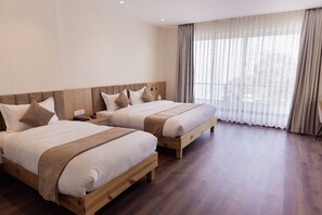 Deluxe dubbelrum - 1 sovrum | 1 sovrum, minibar, skrivbord och arbetsyta för laptop