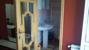 Double Room Single Use | Bathroom | Shower, rainfall showerhead, bidet - Villa dei Principi (Torrenova)