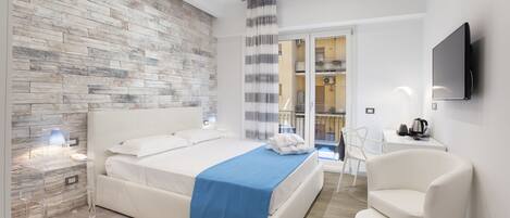 Hochwertige Bettwaren, Minibar, Zimmersafe, individuell dekoriert