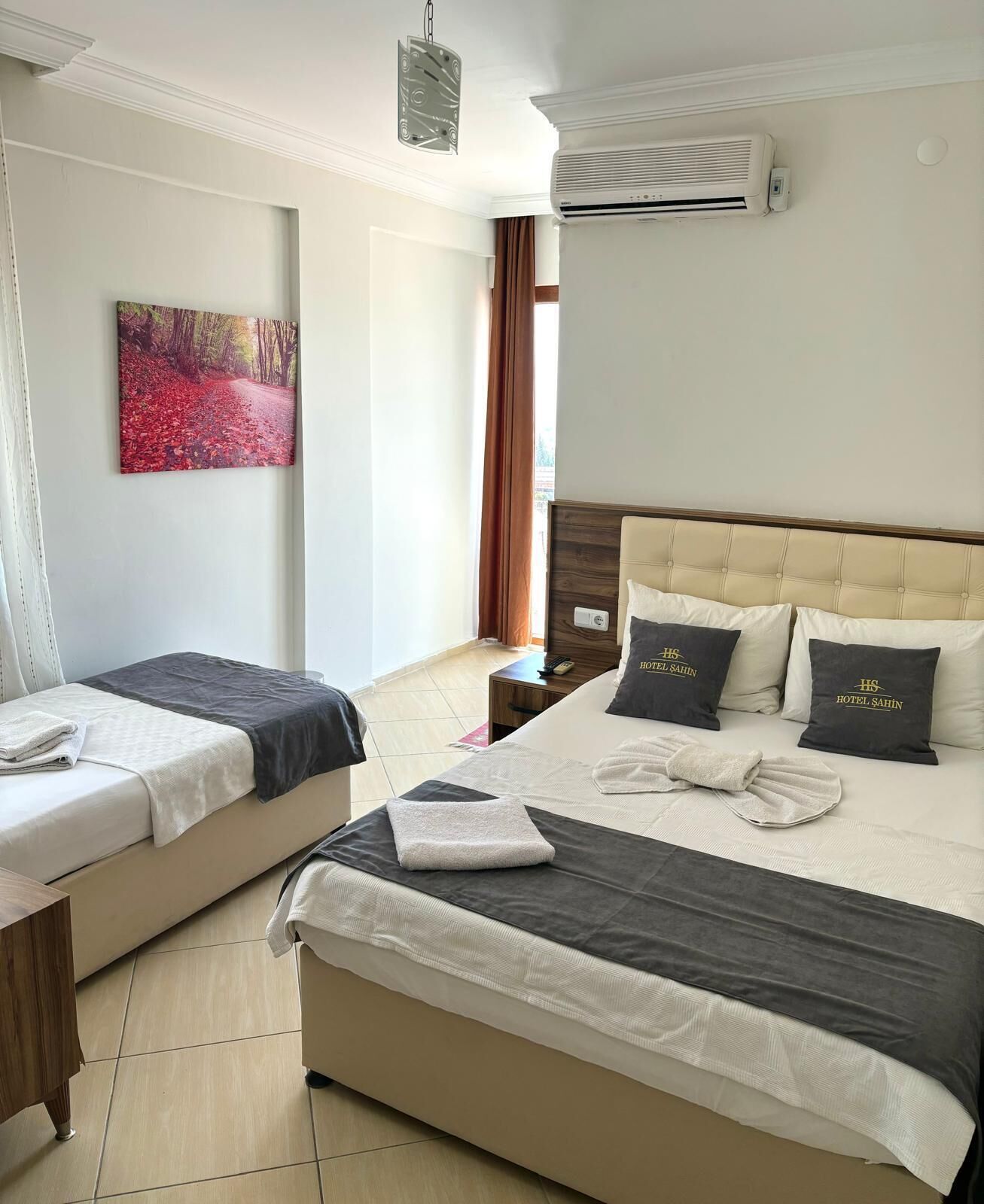 family room | 1 bedroom, in-room safe, free wifi, bed sheets