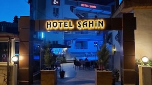 Front of property - evening/night - Hotel Sahin (Denizli)