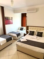 Caja de seguridad en la habitación, wifi gratis y ropa de cama 