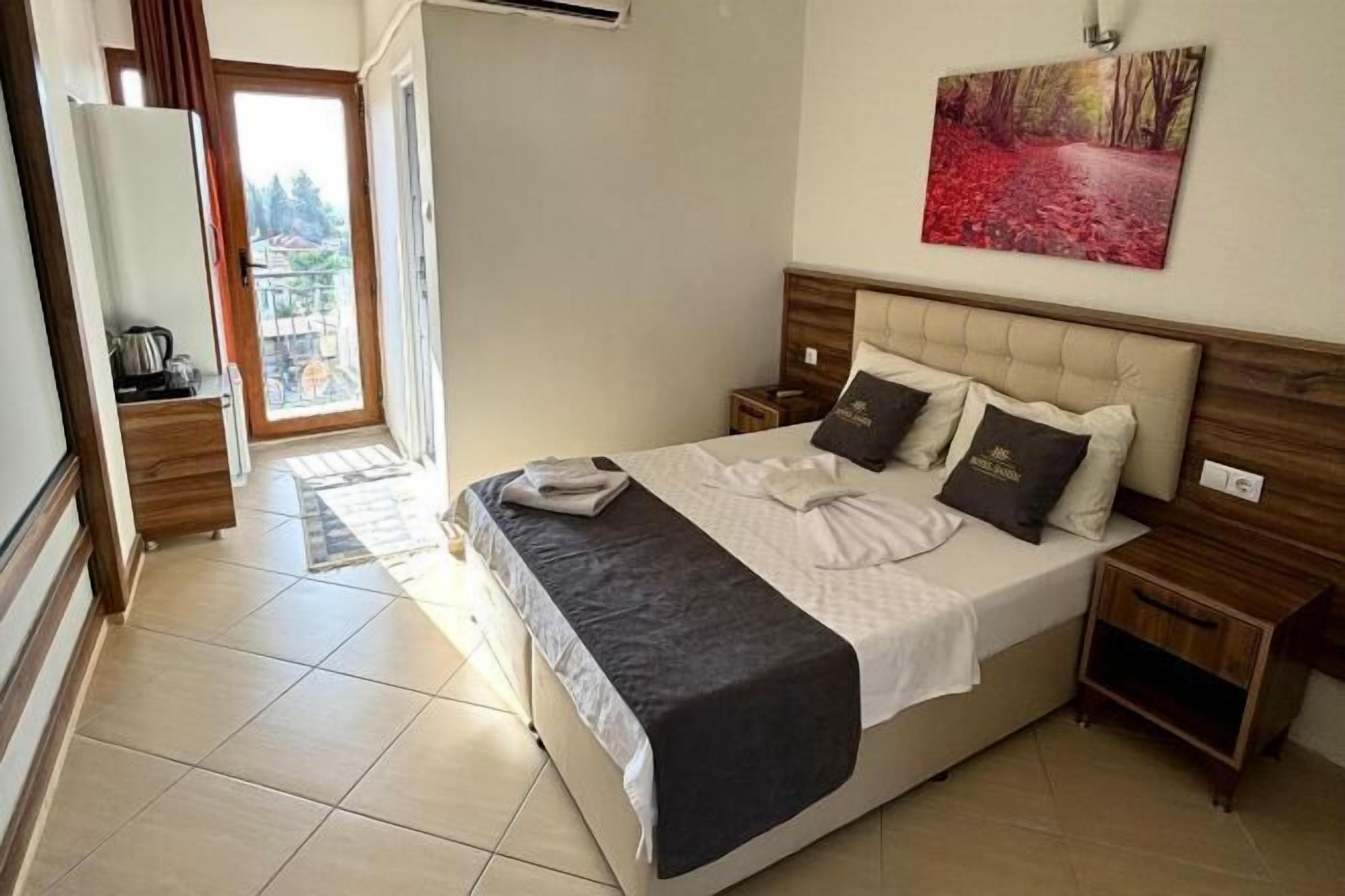 In-room safe, free WiFi, bed sheets