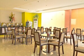 Breakfast, lunch and dinner served - Canberry Hotel (Cebu City)