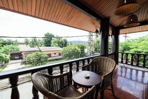 Dobbeltrom – deluxe | Safe på rommet, skrivebord, wi-fi (inkludert) og sengetøy