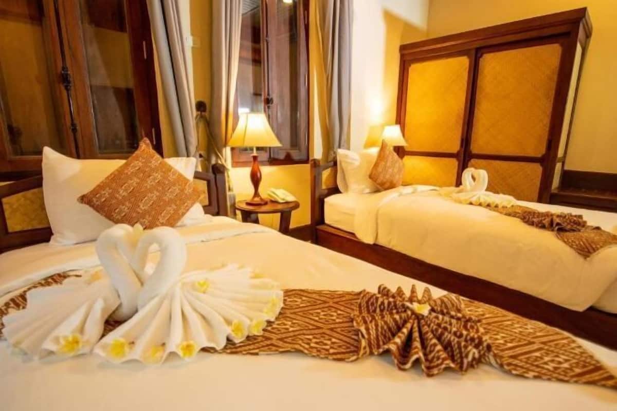 In-room safe, desk, free WiFi
