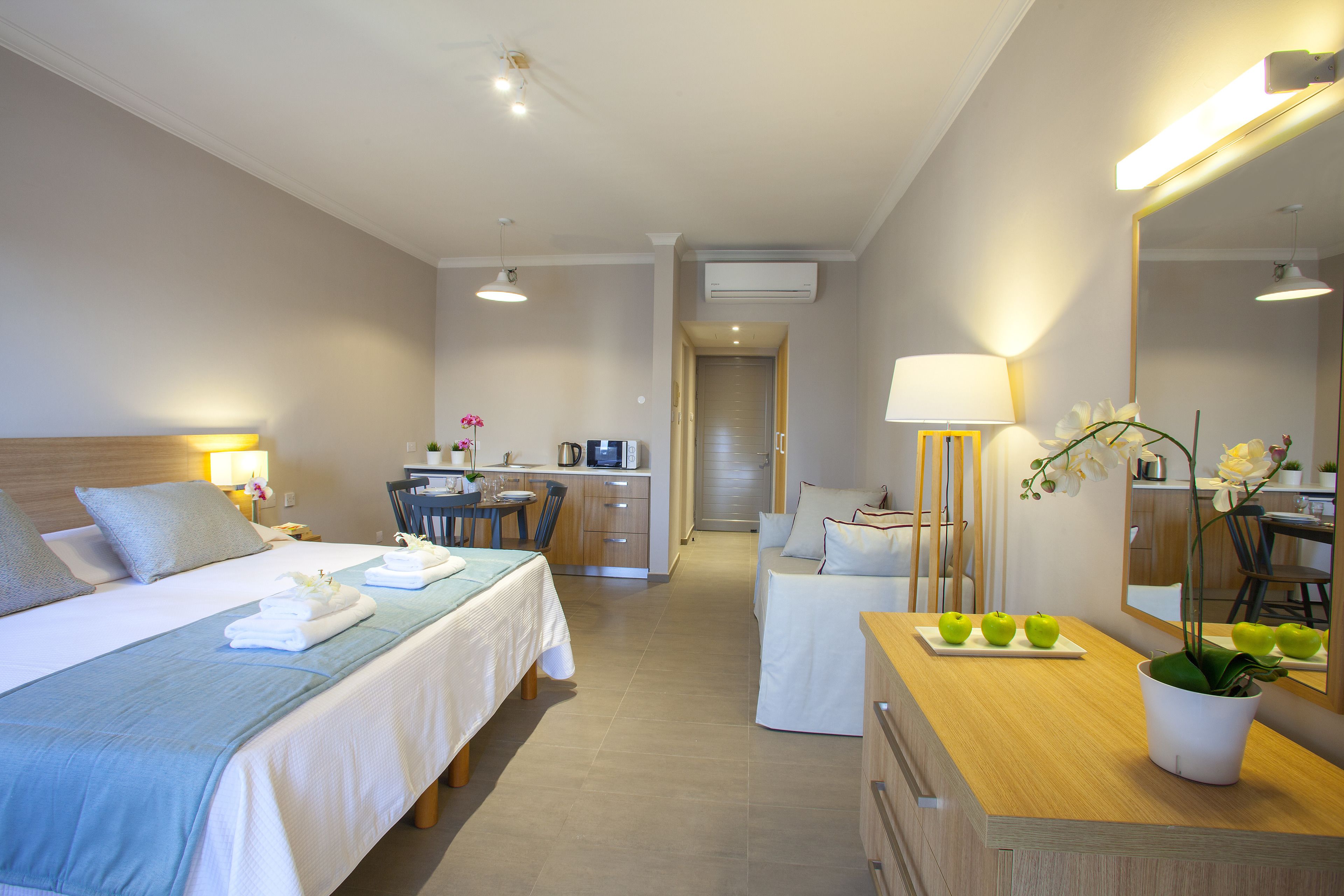 in-room safe, desk, soundproofing, free wifi