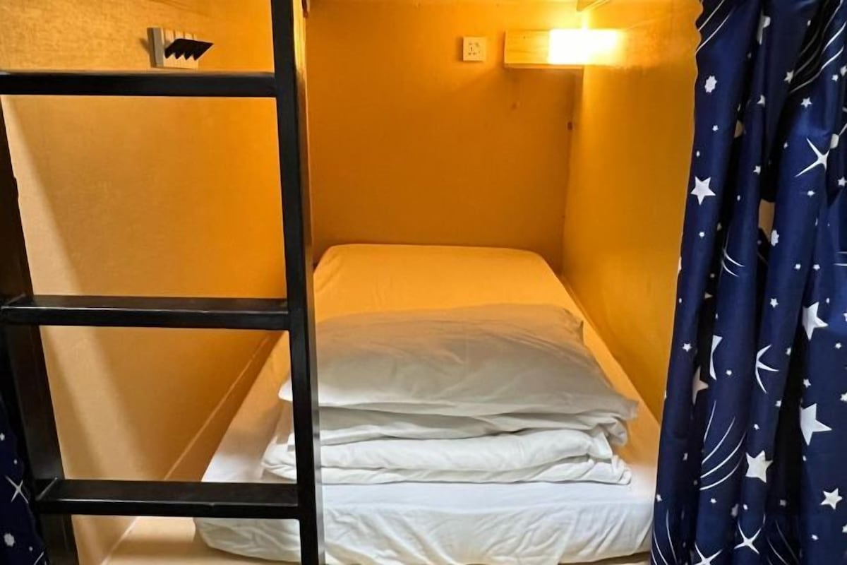 WiFi (free), bed sheets
