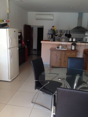 Breakfast area - Jomtien Hostel (Pattaya)