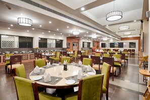 Breakfast, lunch, dinner served; international cuisine - Grand Serenaa Hotel and Resorts (Vanur)