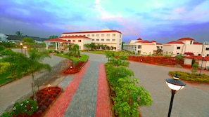 Front of property - Grand Serenaa Hotel and Resorts (Vanur)