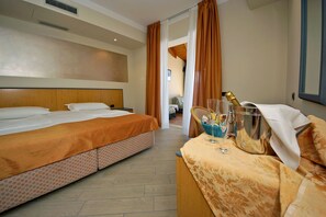 Phòng Suite, quang cảnh hồ | Minibar, két bảo mật tại phòng, phòng cách âm 