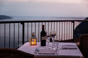 Breakfast, lunch and dinner served  - Park Hotel Zanzanù (Tignale)