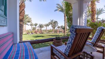 Phòng Suite có tầm nhìn toàn cảnh, 1 giường cỡ king | 1 phòng ngủ, bộ trải giường bằng vải cotton Ai Cập