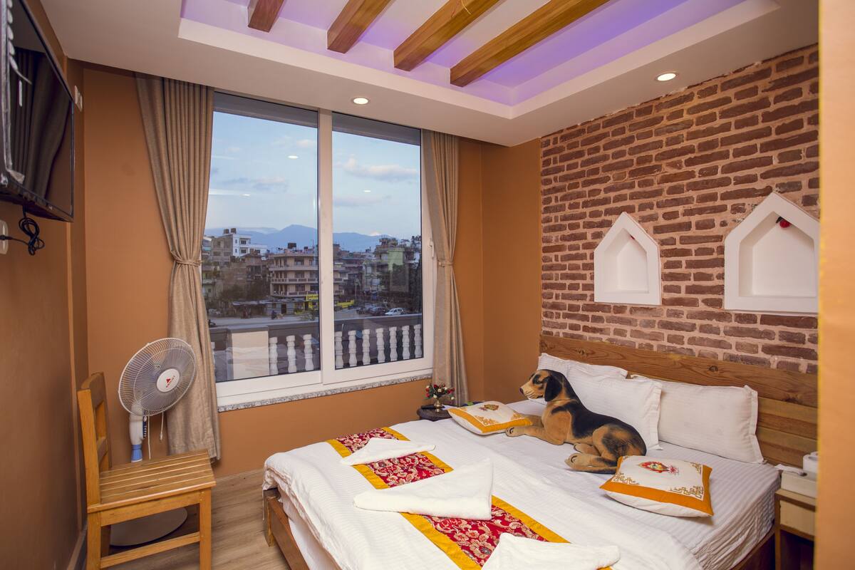 Escritorio, sistema de insonorización, wifi gratis y ropa de cama 