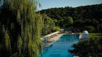 Indoor pool, seasonal outdoor pool, sun loungers