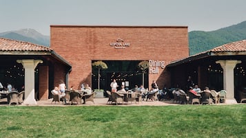 Frokostbuffé hver dag (GEL 99 per person)