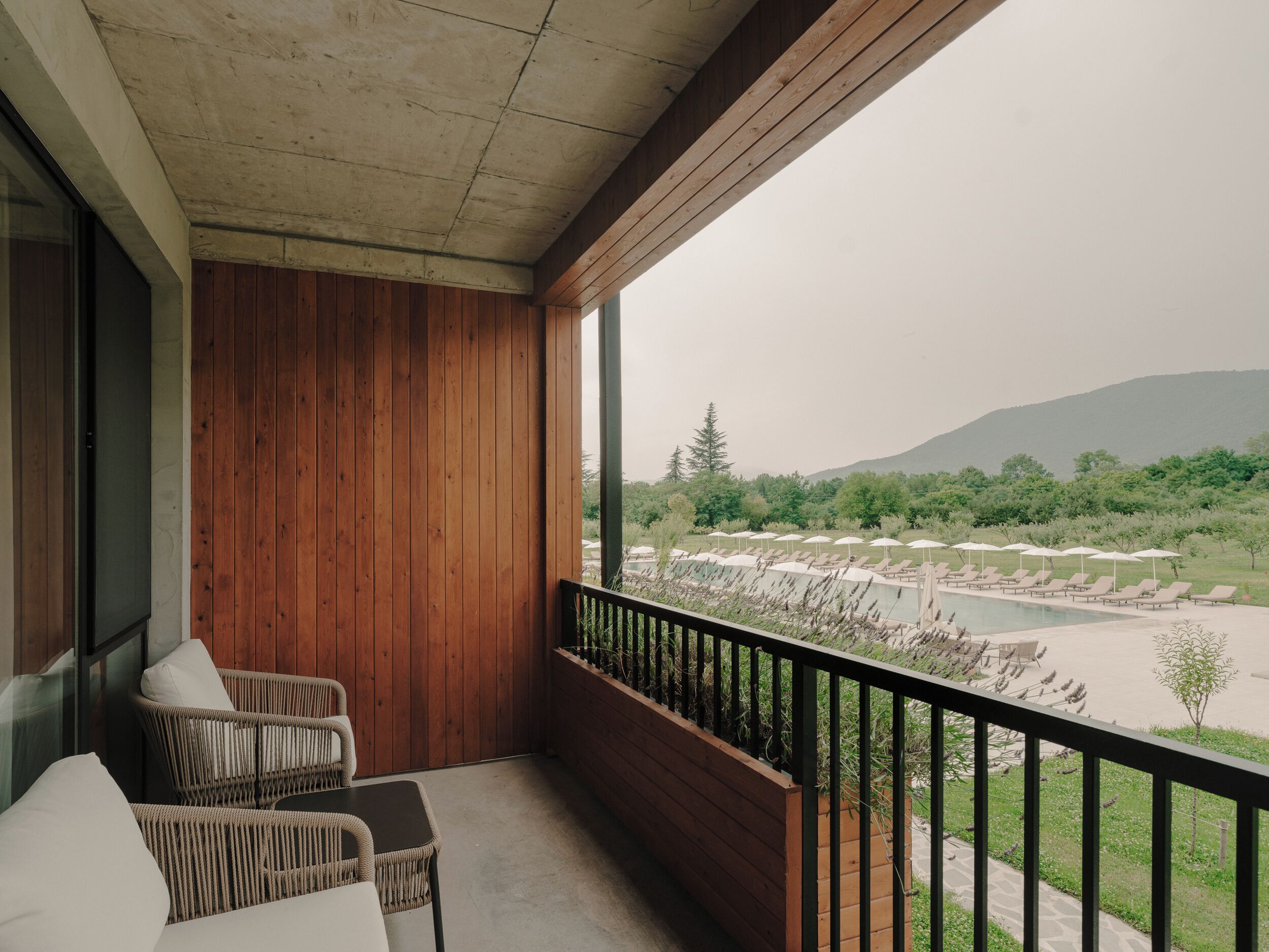 Premium Twin Room | Bar mini, peti besi dalam bilik, ruang kerja komputer riba 