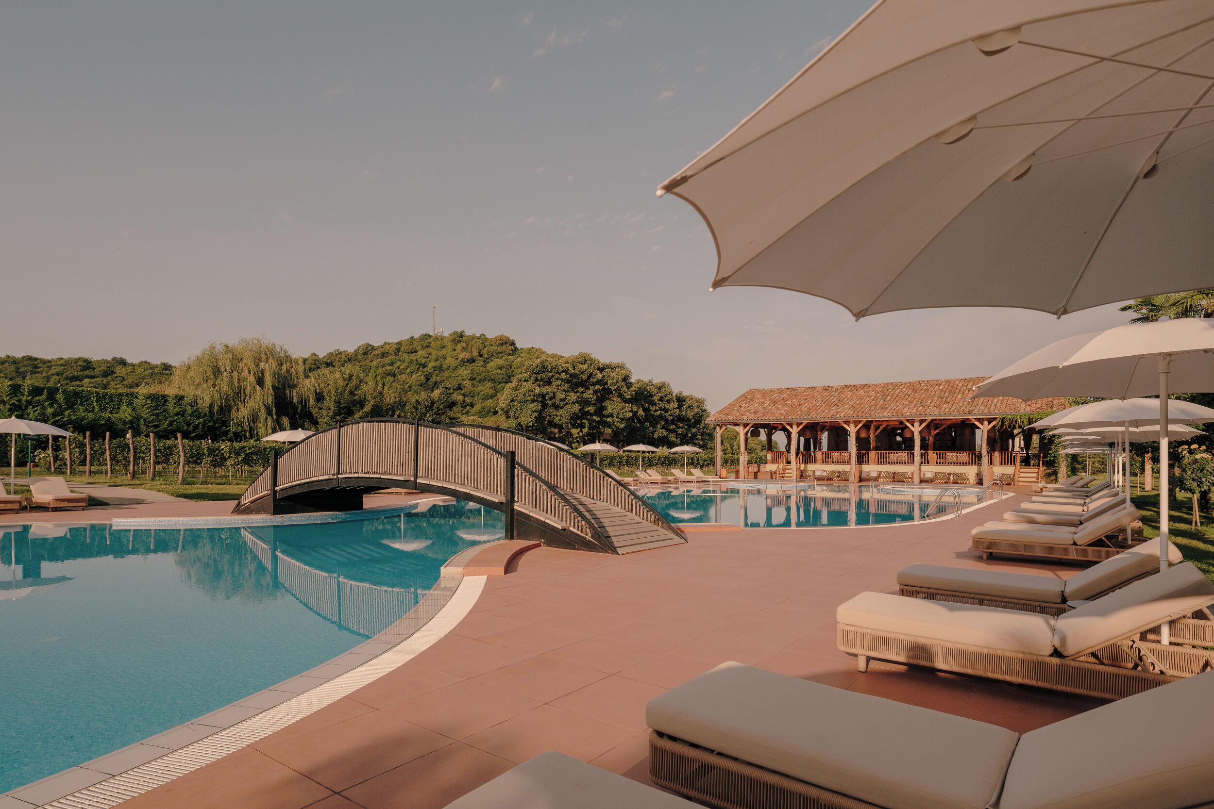 Indoor pool, seasonal outdoor pool, sun loungers
