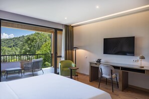 Habitación Premium, 1 cama doble | Minibar, caja fuerte, espacio para trabajar con un portátil