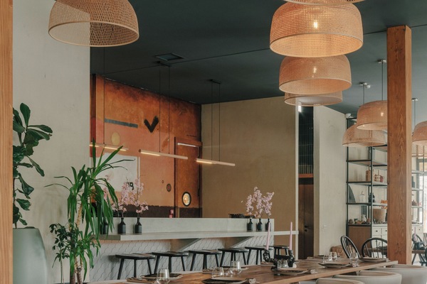 5 restaurantes; se sirven desayunos, almuerzos y cenas