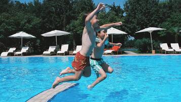 Indoor pool, seasonal outdoor pool, sun loungers