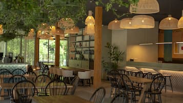 5 restoran, sarapan, makan tengah hari dihidangkan; masakan tempatan
