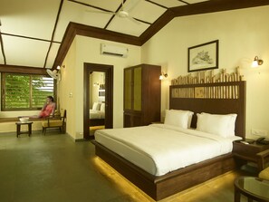 Luxury Cottage Single | Egyptian cotton sheets, premium bedding, desk, laptop workspace