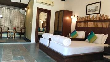 A/c Deluxe Cottage | Egyptian cotton sheets, premium bedding, desk, laptop workspace