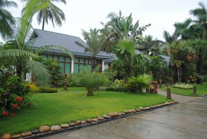 Exterior - Myitkyina Plam Spring Resort Hotel (Myitkyina)