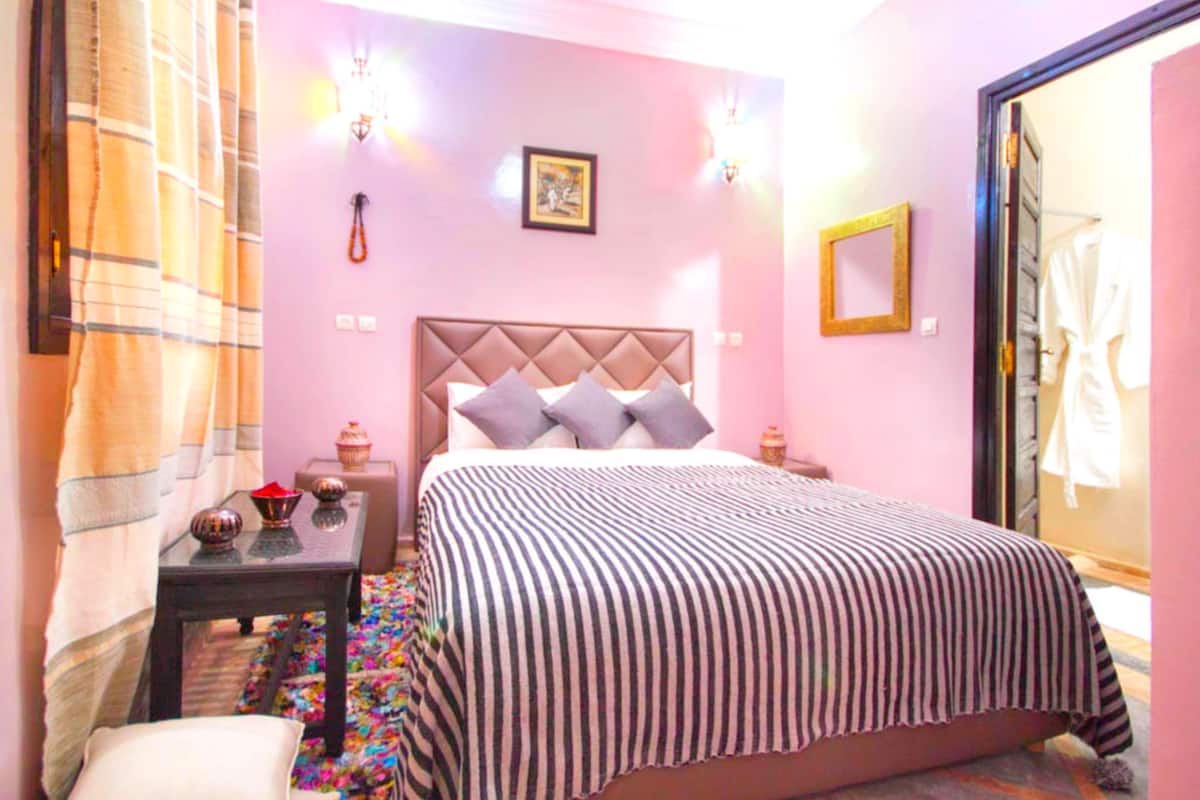Egyptian cotton sheets, soundproofing, free cots/infant beds, free WiFi