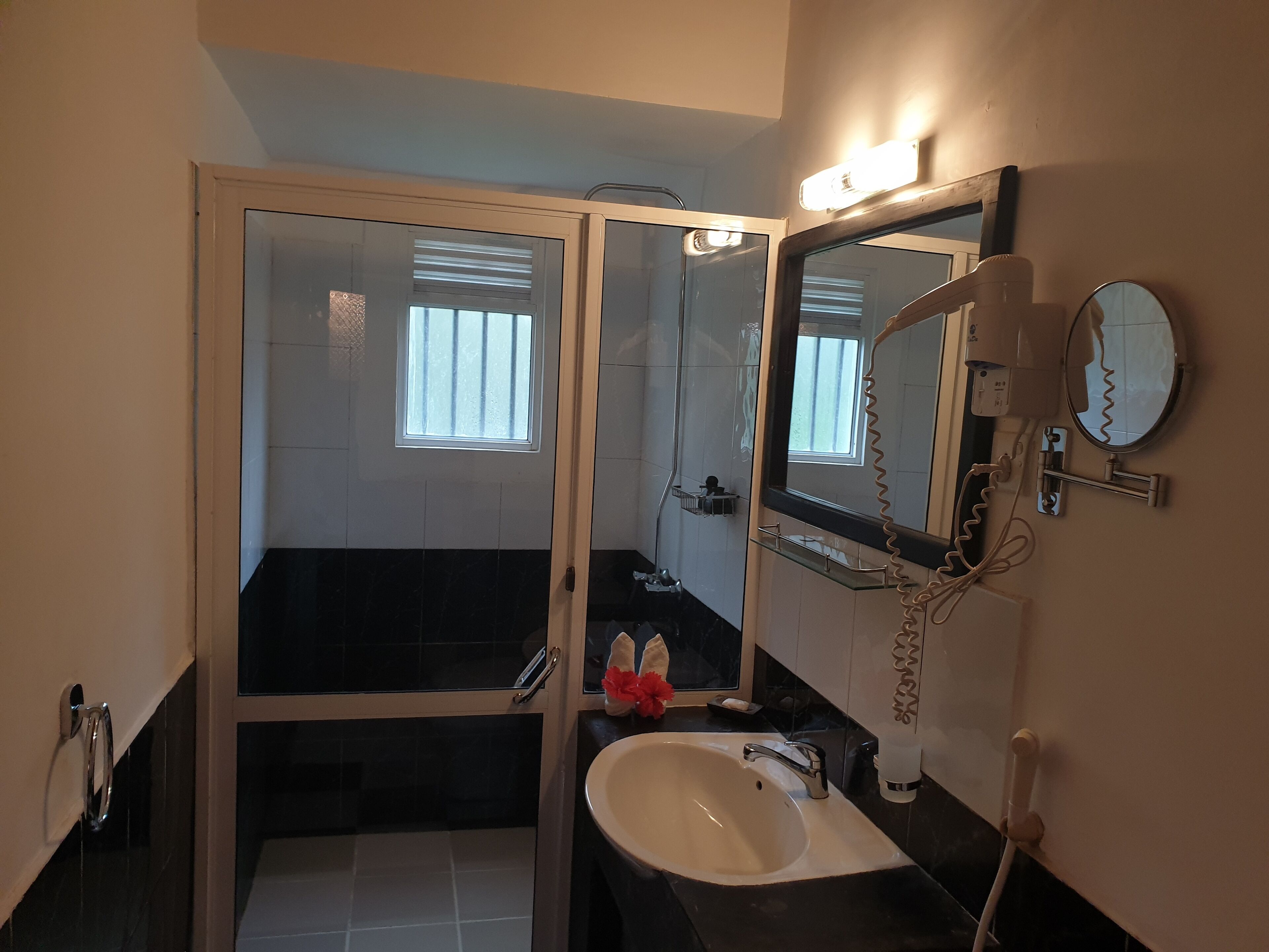 shower, free toiletries, towels