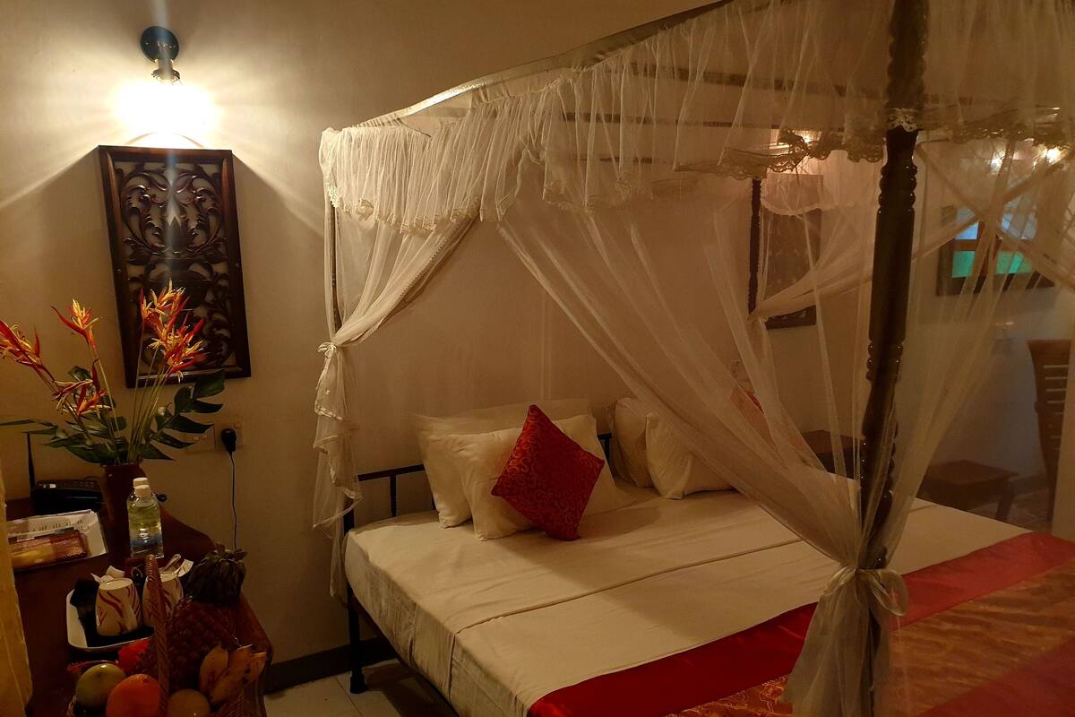 In-room safe, desk, soundproofing, free WiFi